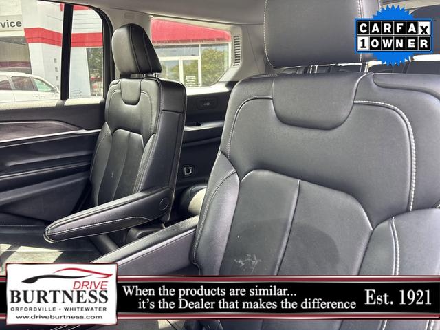 Photo of 2022 Silver Zynith Jeep Grand Cherokee L