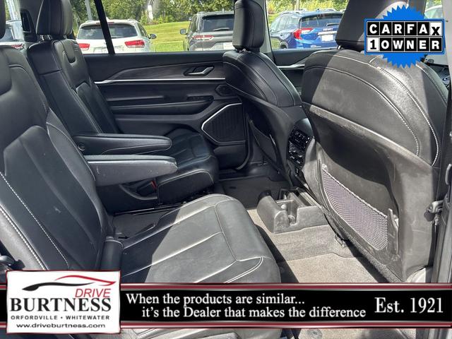 Photo of 2022 Silver Zynith Jeep Grand Cherokee L