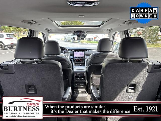 Photo of 2022 Silver Zynith Jeep Grand Cherokee L