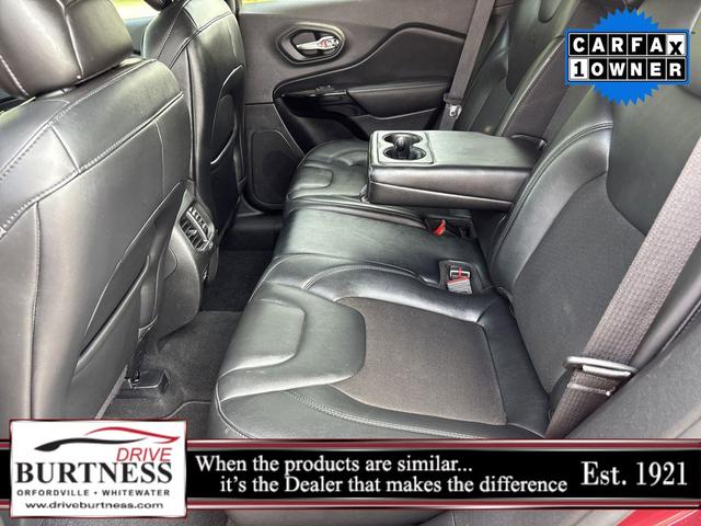 Photo of 2021 Velvet Red Pearlcoat Jeep Cherokee