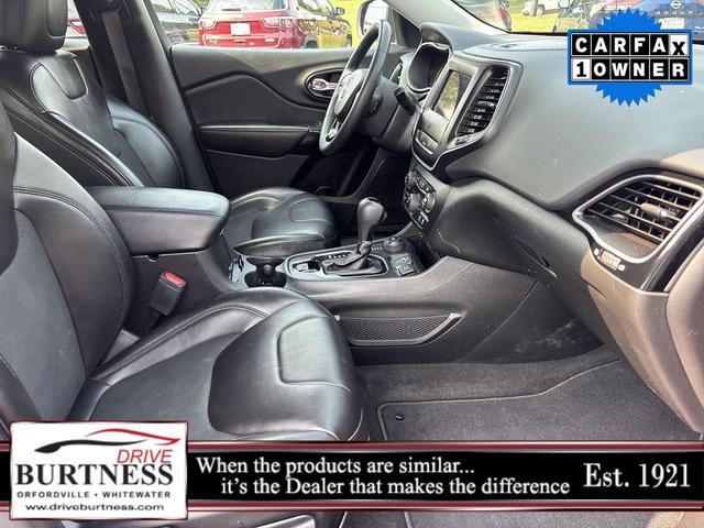 Photo of 2021 Velvet Red Pearlcoat Jeep Cherokee