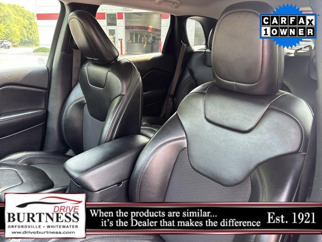Photo of 2021 Velvet Red Pearlcoat Jeep Cherokee