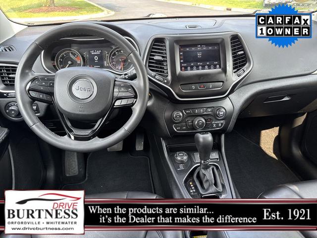 Photo of 2021 Velvet Red Pearlcoat Jeep Cherokee