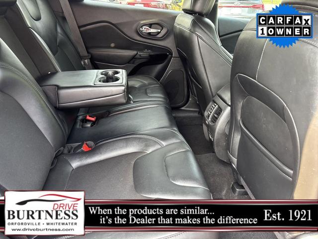 Photo of 2021 Velvet Red Pearlcoat Jeep Cherokee