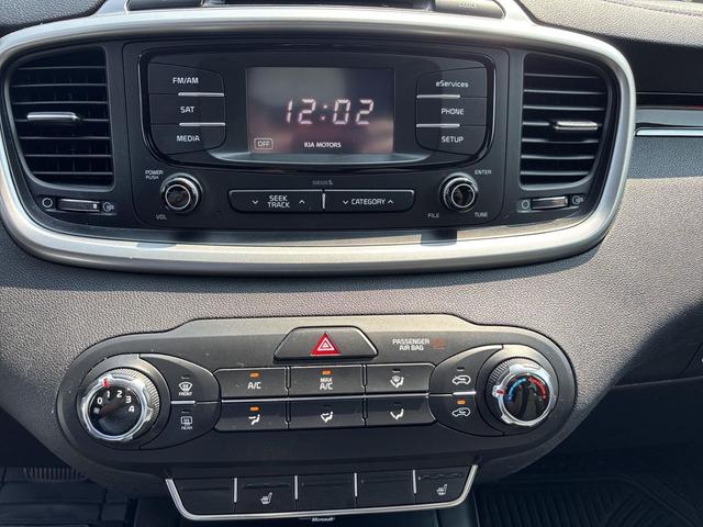 Photo of 2016 Snow White Pearl Kia Sorento