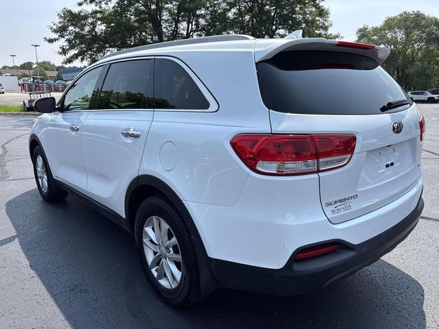Photo of 2016 Snow White Pearl Kia Sorento