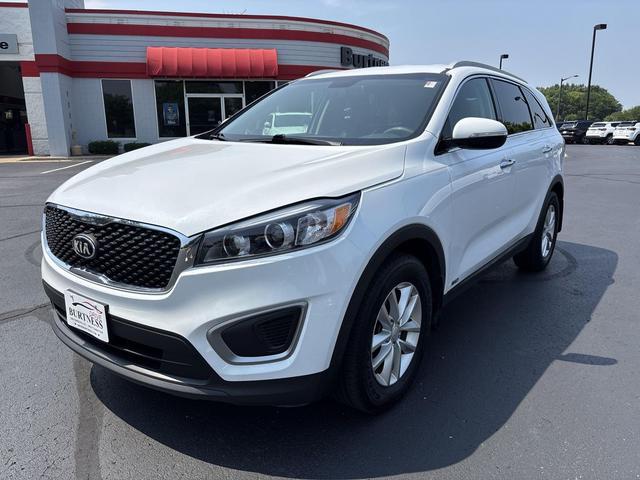 Photo of 2016 Snow White Pearl Kia Sorento