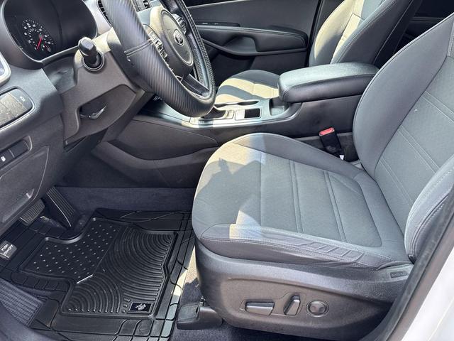 Photo of 2016 Snow White Pearl Kia Sorento