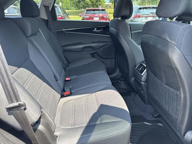 Photo of 2016 Snow White Pearl Kia Sorento