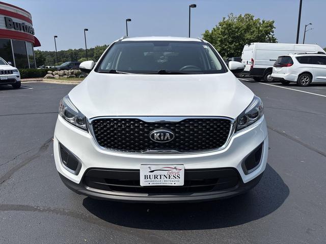 Photo of 2016 Snow White Pearl Kia Sorento