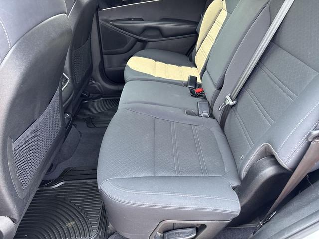 Photo of 2016 Snow White Pearl Kia Sorento