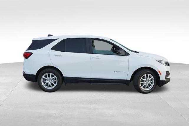 Photo of 2024 Summit White Chevrolet Equinox