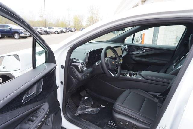 Photo of 2025 Summit White Chevrolet Blazer EV