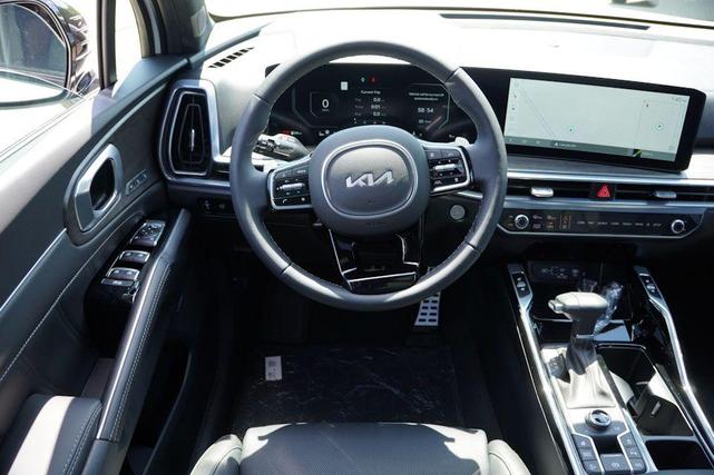 Photo of 2025 Glacial White Pearl Kia Sorento