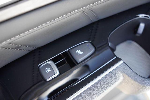 Photo of 2025 Glacial White Pearl Kia Sorento
