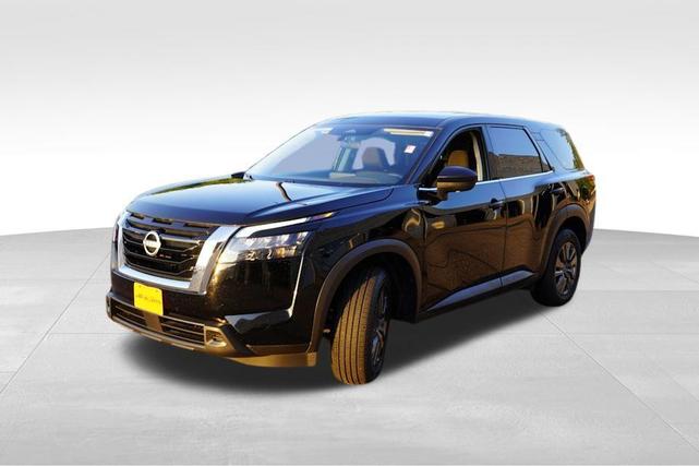 Photo of 2024 Super Black Nissan Pathfinder