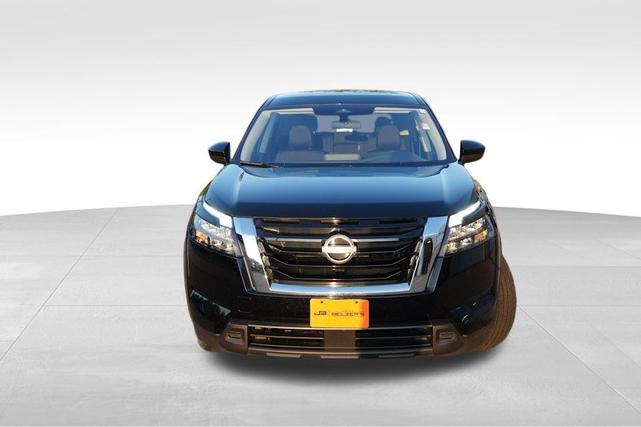 Photo of 2024 Super Black Nissan Pathfinder