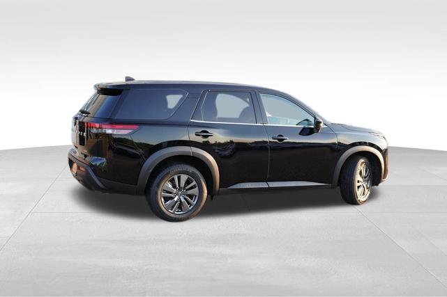 Photo of 2024 Super Black Nissan Pathfinder