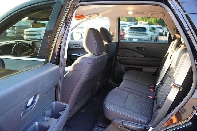 Photo of 2024 Super Black Nissan Pathfinder