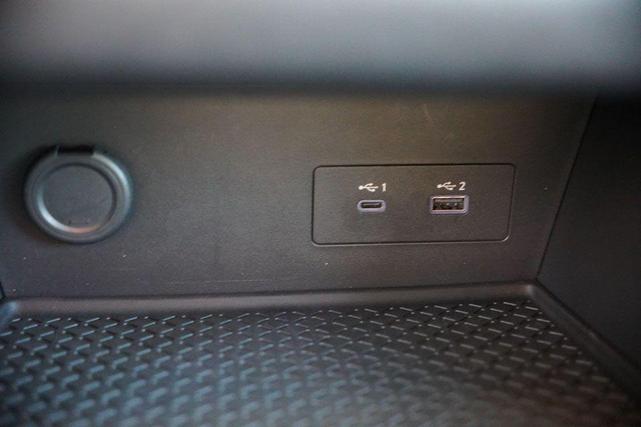 Photo of 2024 Super Black Nissan Pathfinder