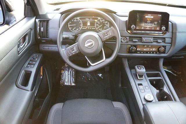 Photo of 2024 Super Black Nissan Pathfinder