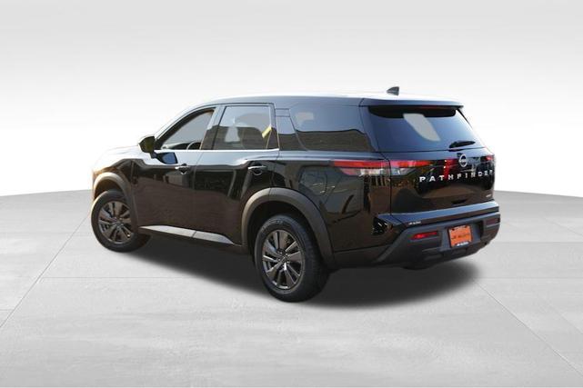 Photo of 2024 Super Black Nissan Pathfinder