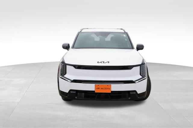 Photo of 2026 Glacial White Pearl Kia EV9