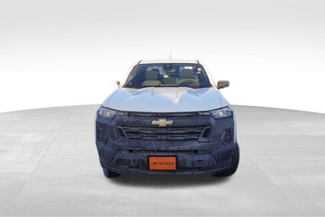 Photo of 2025 Summit White Chevrolet Colorado