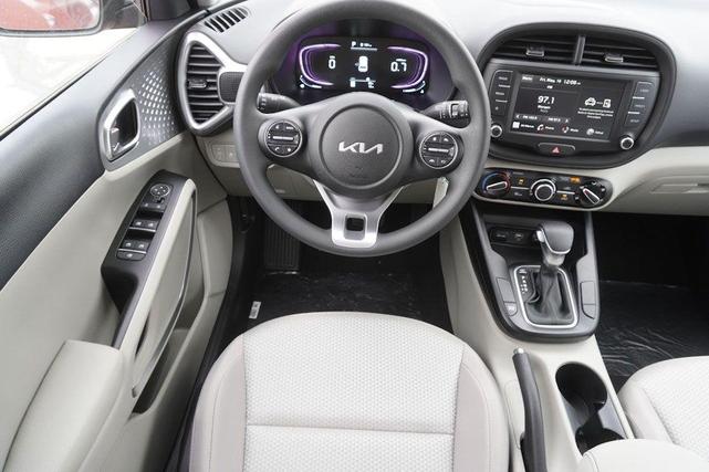 Photo of 2025 Mars Orange Kia Soul