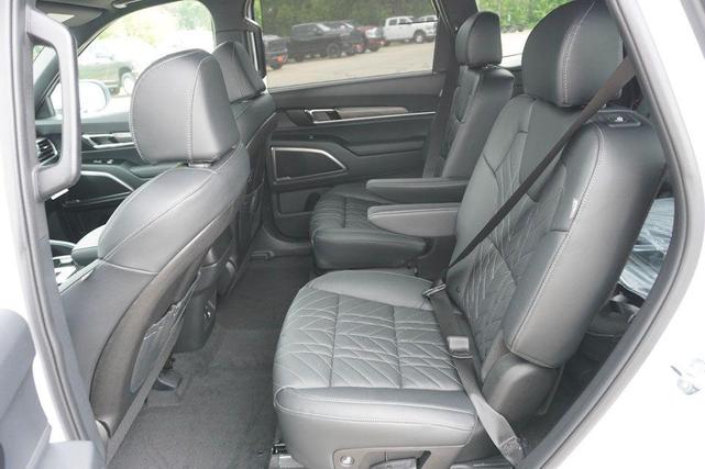 Photo of 2025 Glacial White Pearl Kia Telluride