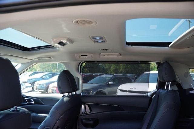 Photo of 2026 Snow White Pearl Kia Carnival Hybrid
