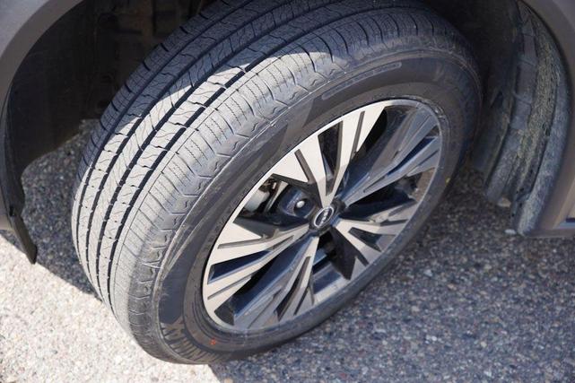 Photo of 2023 Gun Metallic Nissan Rogue