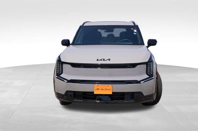 Photo of 2026 Brown Kia EV9