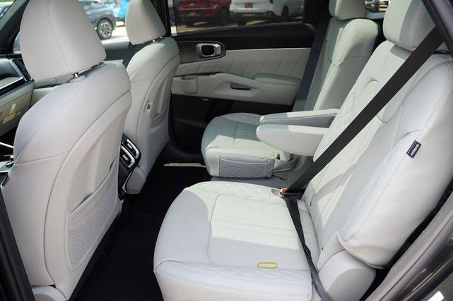 Photo of 2025 INTERSTELLAR GR Kia Sorento Hybrid