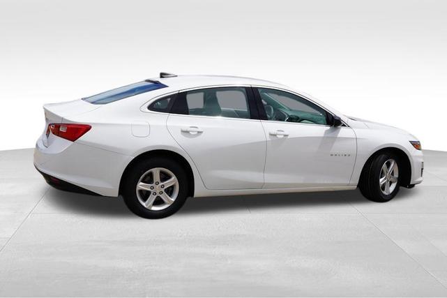 Photo of 2020 Summit White Chevrolet Malibu