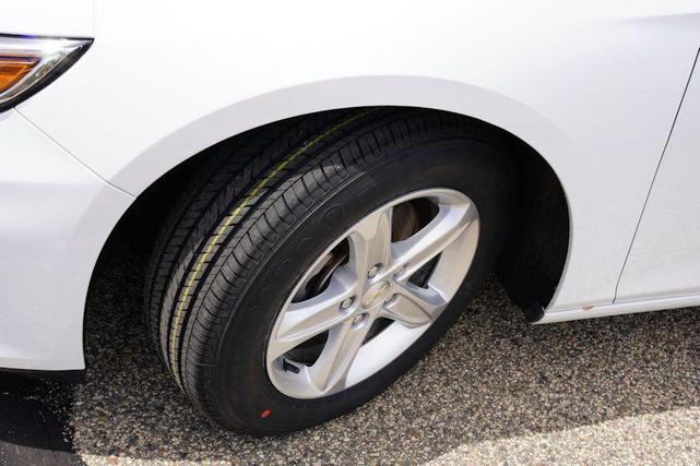 Photo of 2020 Summit White Chevrolet Malibu