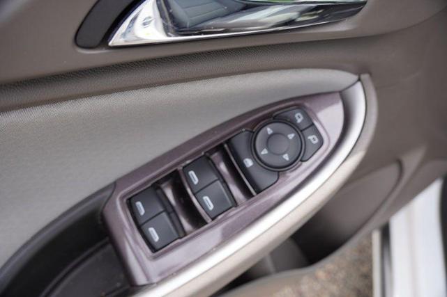 Photo of 2020 Summit White Chevrolet Malibu