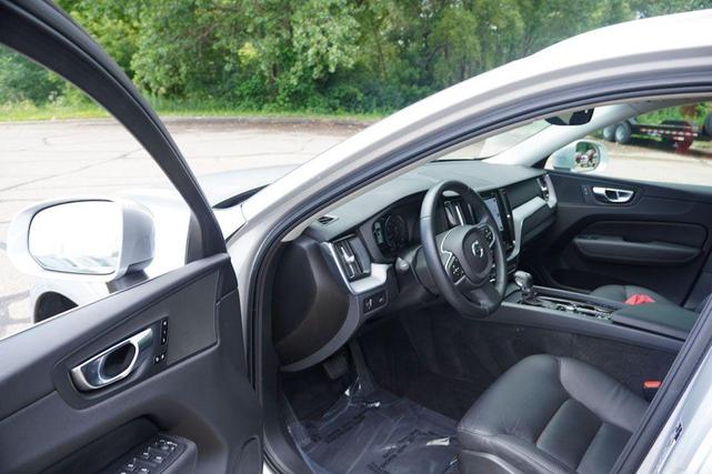Photo of 2021 Bright Silver Metallic Volvo XC60