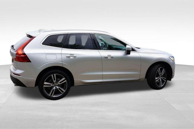 Photo of 2021 Bright Silver Metallic Volvo XC60