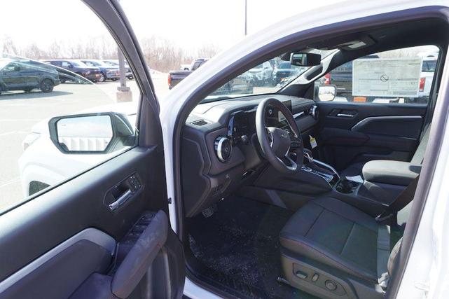Photo of 2025 Summit White Chevrolet Colorado