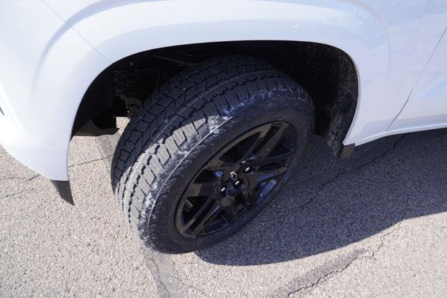 Photo of 2025 Summit White Chevrolet Colorado
