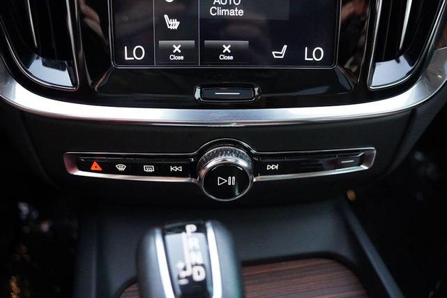 Photo of 2019 Pine Gray Metallic Volvo S60