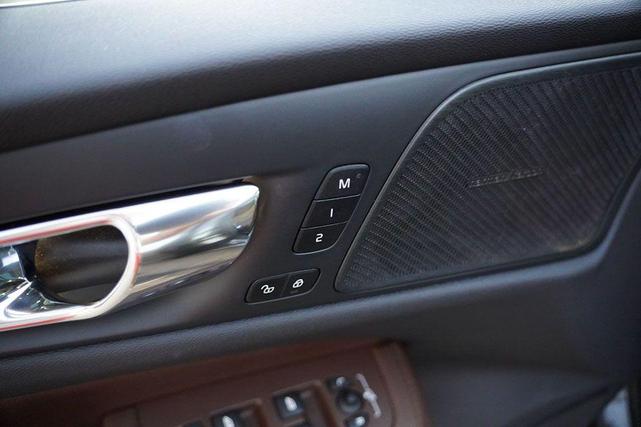 Photo of 2019 Pine Gray Metallic Volvo S60