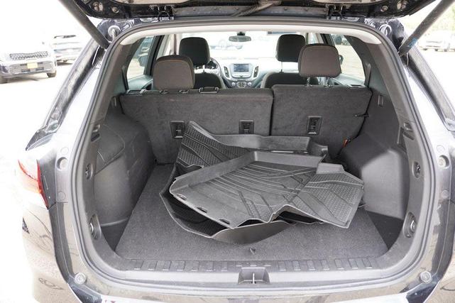 Photo of 2022 Mosaic Black Metallic Chevrolet Equinox