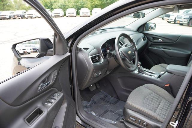 Photo of 2022 Mosaic Black Metallic Chevrolet Equinox