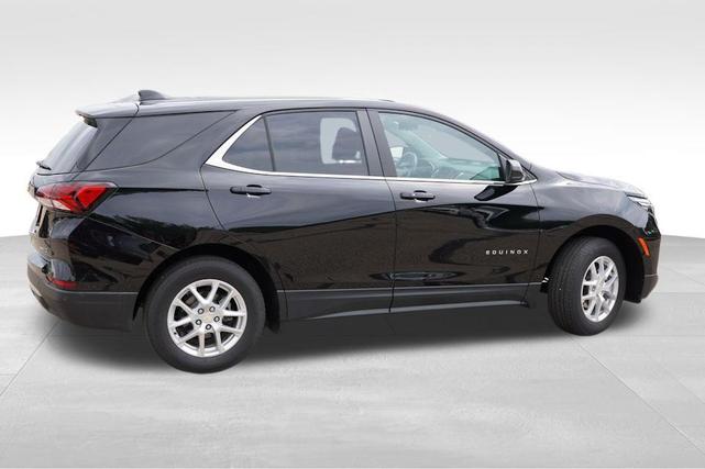 Photo of 2022 Mosaic Black Metallic Chevrolet Equinox