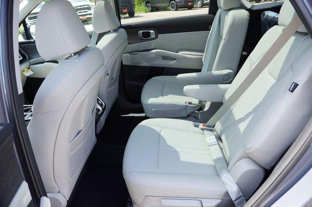 Photo of 2025 Everlasting Silver Kia Sorento