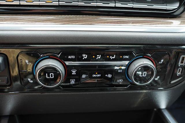 Photo of 2022 Black Chevrolet Silverado 1500