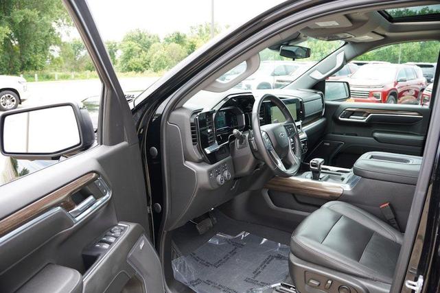 Photo of 2022 Black Chevrolet Silverado 1500