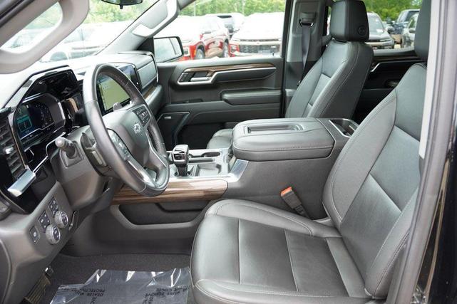 Photo of 2022 Black Chevrolet Silverado 1500